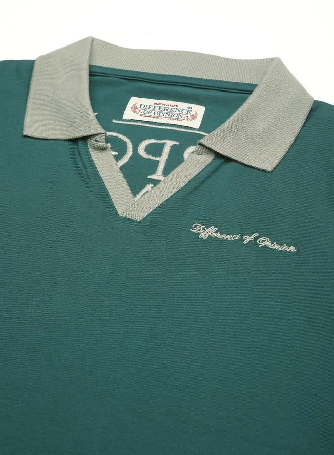 ديفيرينس أوف أوبينيون تيشيرت بولو مطرز بياقة مفتوحة وقصة مريحة للرجال